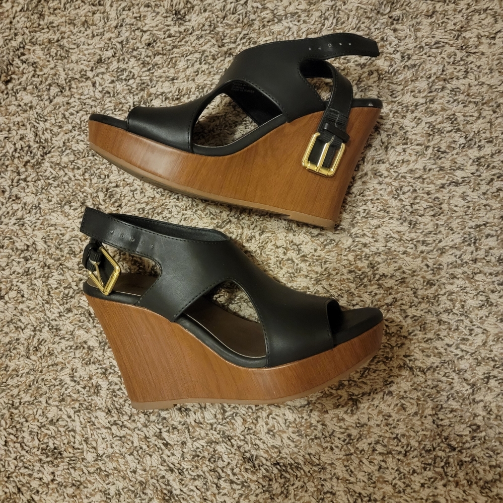 Women's American Eagle Black Wedge Heels Size 6.5US